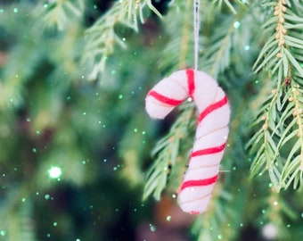 Needle felting kit in barley sugar volume - needle felting kit to create a candy cane