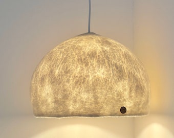 Luminaire boule en feutre de laine