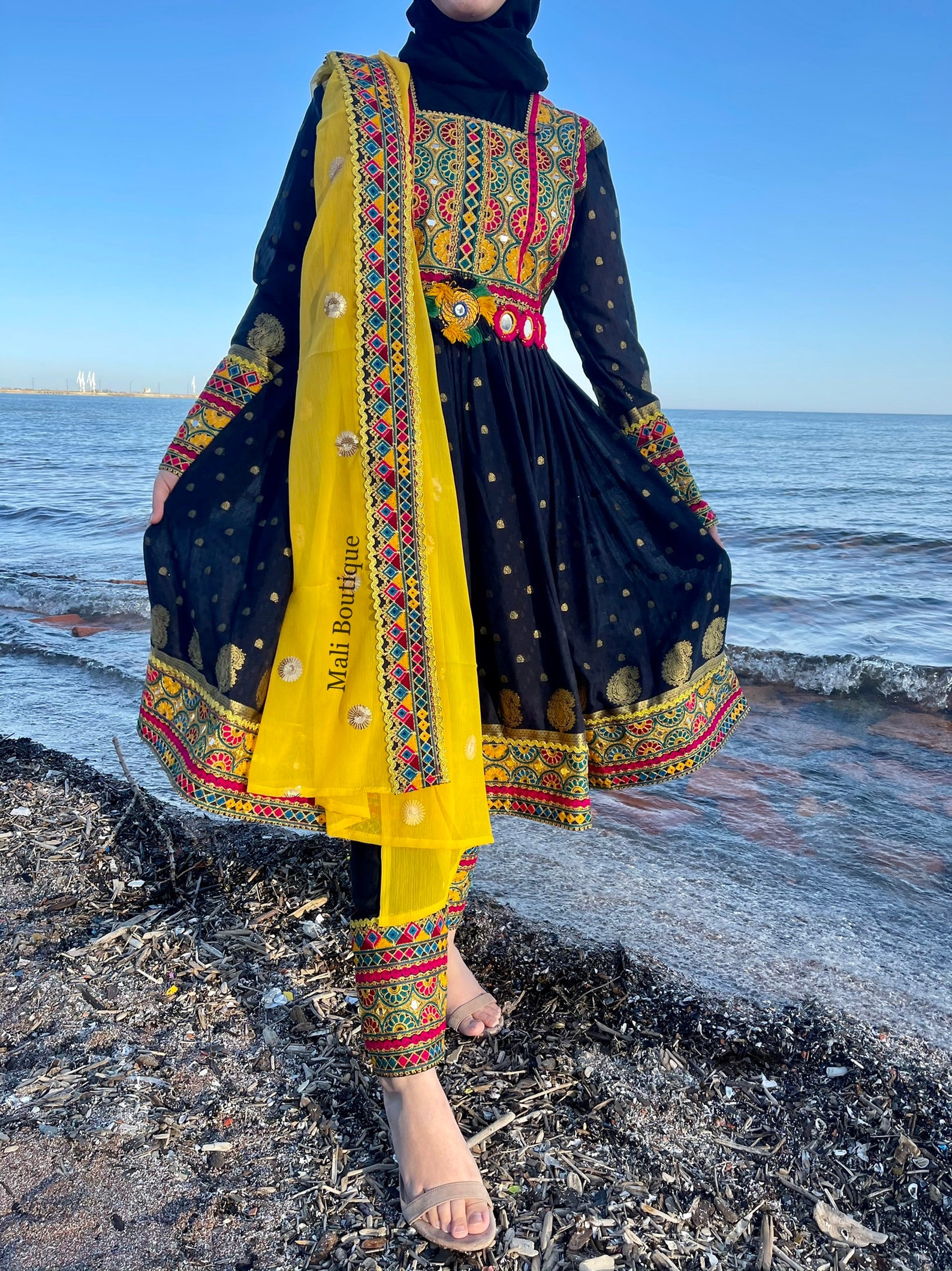 afghani traditional clothes