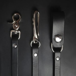 CADENA DE CARTERA CON CORREA DE CUERO NEGRO - Placa de níquel (corta 16")