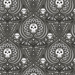 Könnte beinhalten: Ein sich wiederholendes Muster mit weißen Totenköpfen und floralen Elementen auf dunklem Grauhintergrund. Das Design umfasst stilisierte Totenköpfe, Blätter und dekorative Formen, die ein gotisches oder Tag der Toten-Thema schaffen.