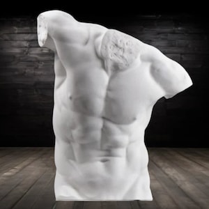 Statua del torso maschile