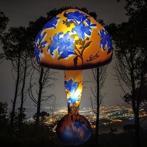 Lampe im Galle-Stil