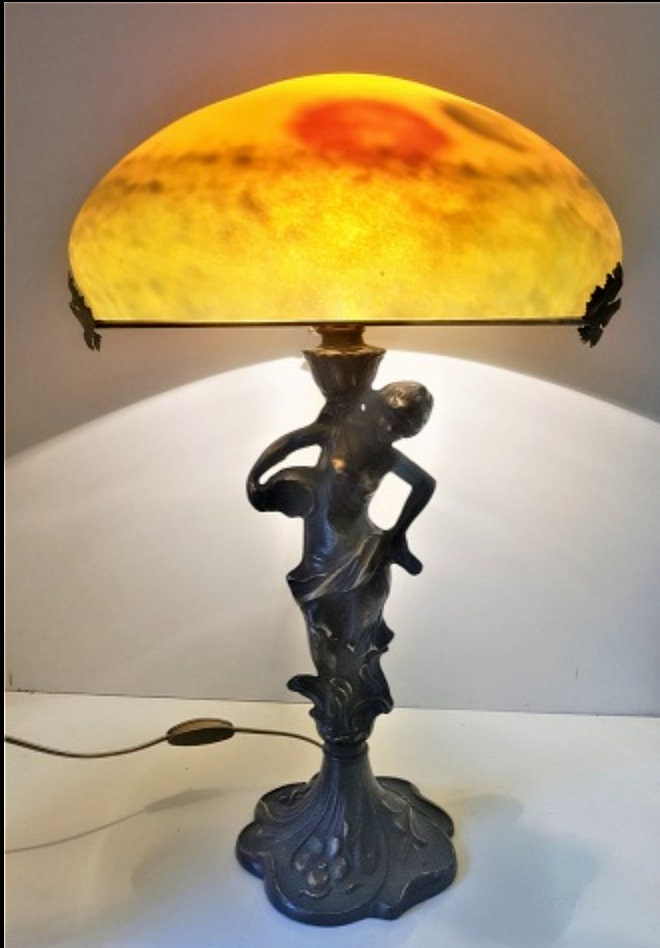 Art Deco Lampe en Pâte de Verre, Structure Bronze./Lamp Glass & Bronze