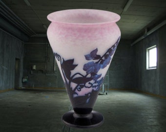 André Delatte cameo glass vase c1925
