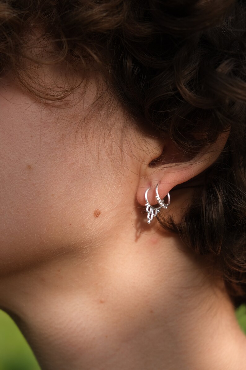 Playful silver nose piercing earring with 3 grape to fall in love with