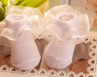 Socken festliche Baby Söckchen weiß rosa creme mit Rüschen für Taufe oder Geburtstag