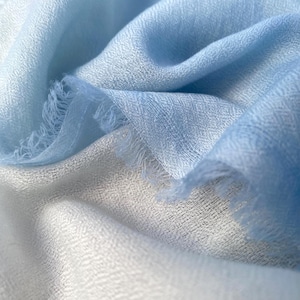 Cashmere Scarf "Nyak", handwoven pashmina scarf in blue and white, light summer scarf with fringes, NPIA certified Nepal