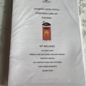 Cassetta postale per cartoline di Natale a punto croce contato
