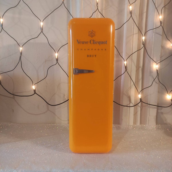 Veuve Clicquot isotherme box in shape of Smeg fridge retro orange with logo