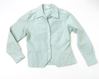 70's Very light green, collared button-down blouse