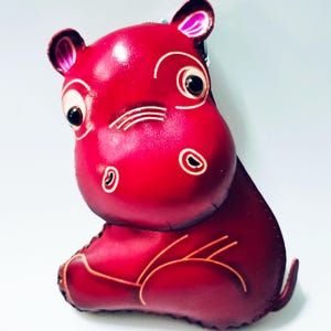 Monedero de piel auténtica con forma de hipopótamo rojo, monedero con forma de animal, correa de muñeca extraíble, cierre de cremallera, regalo especial, minicartera para niños.