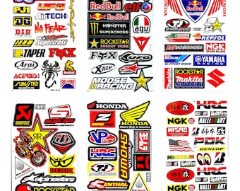 Pode incluir: Uma coleção de autocolantes com temas de motociclismo e corridas, com logótipos de marcas como Red Bull, Honda e Rockstar Energy Drink. Os autocolantes são de várias formas e cores, adequados para personalizar veículos e equipamentos.