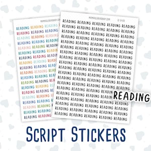 Puede incluir: Una hoja de pegatinas de escritura de colores con la palabra "READING" repetida varias veces. Las pegatinas están diseñadas para usar en una agenda o diario.