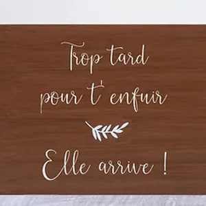 Sticker “too late to run away, she’s coming! »