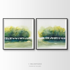 Pode incluir: Um conjunto de duas pinturas em aquarela que retratam uma fileira de &aacute;rvores em uma paisagem verde e amarela. As pinturas s&atilde;o emolduradas em preto.