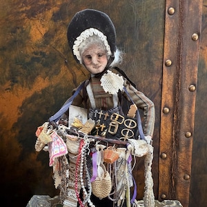 Muñeco buhonero o vendedor ambulante original de fabricación británica, alrededor de 1900