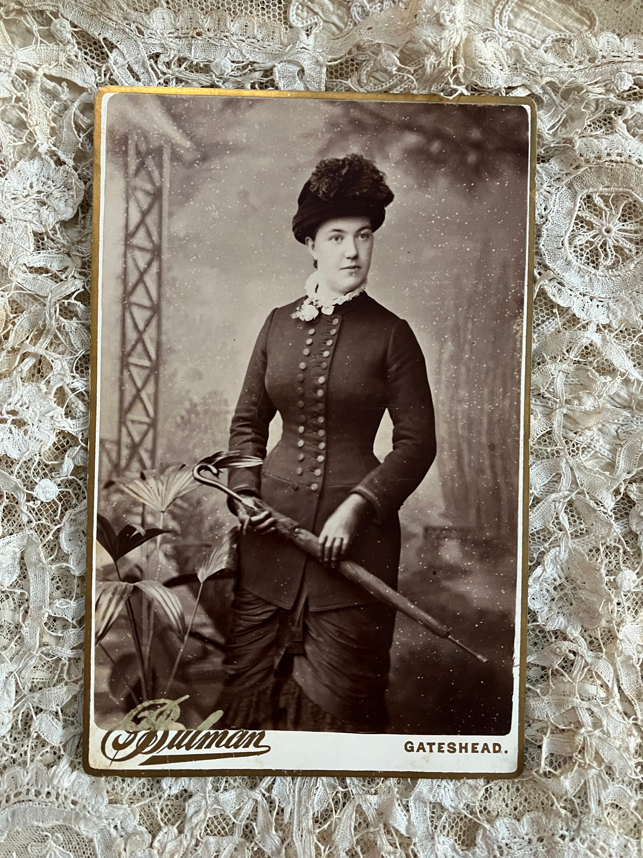 ビクトリア朝の女性の写真キャビネット カード CDV カルテ デ