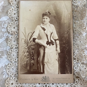 Piękna wiktoriańska dama, duża karta do szafki na zdjęcia CDV Carte De Visite Photo Portraits Elliot & Fry