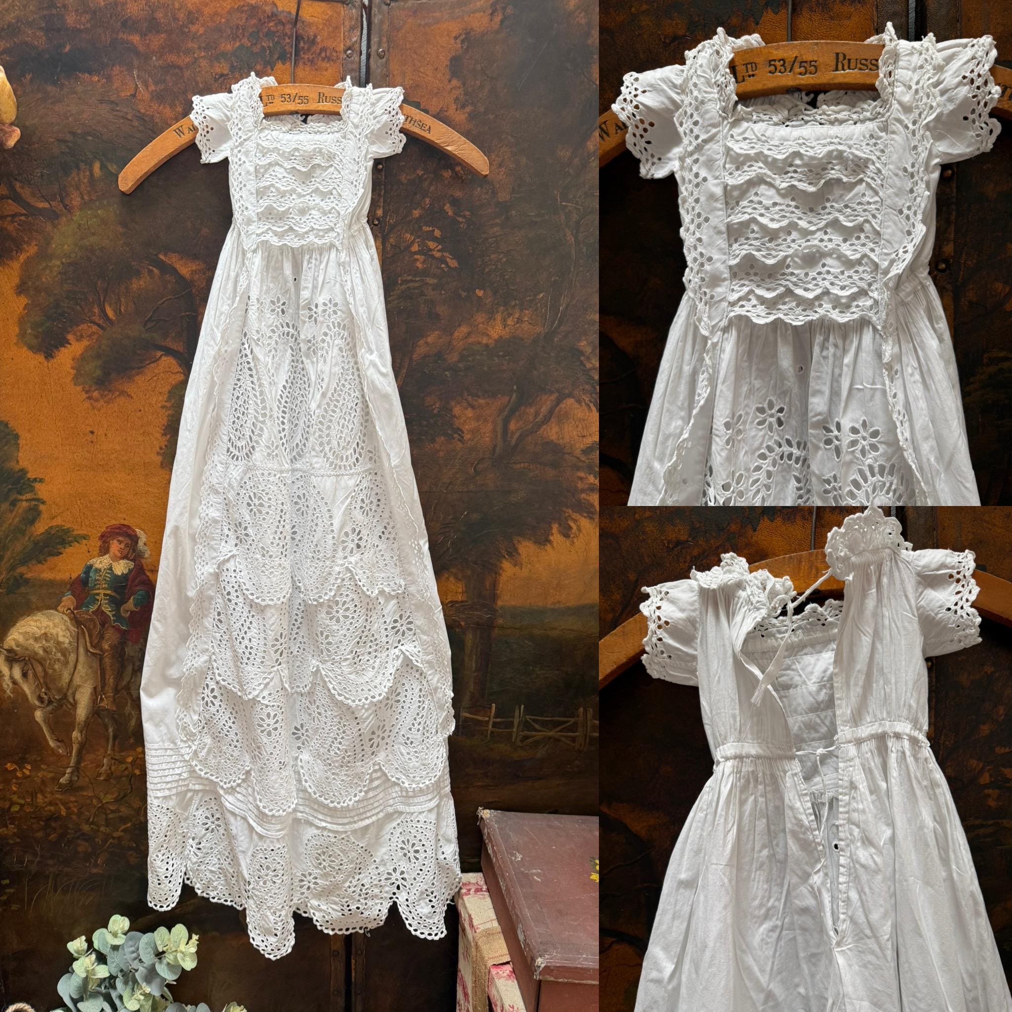 Ancienne robe de baptême et accessoires de communiant - Le chat rouge