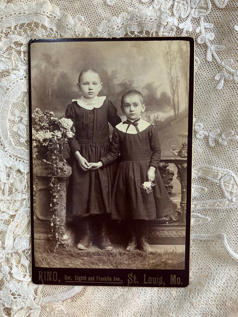 Victorian Photos, wedding, siblings Cabinet Card CDV Carte De Visite Photo Portraits 3