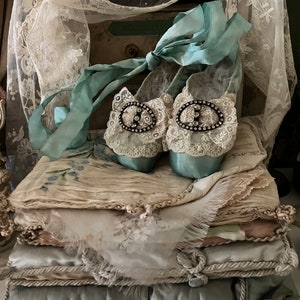 Beautiful Antique Bloch Pointe Ballet Shoes With Antique Lace and