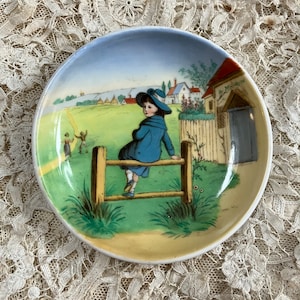 Schöne antike neunzehnte Jahrhundert handbemalte Schale von Kate Greenaway