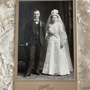 Victorian Photos, wedding, siblings Cabinet Card CDV Carte De Visite Photo Portraits 1