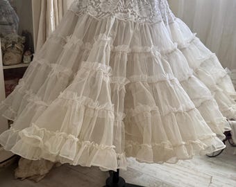 Enagua grande de tul y encaje de los años 50, falda acampanada.