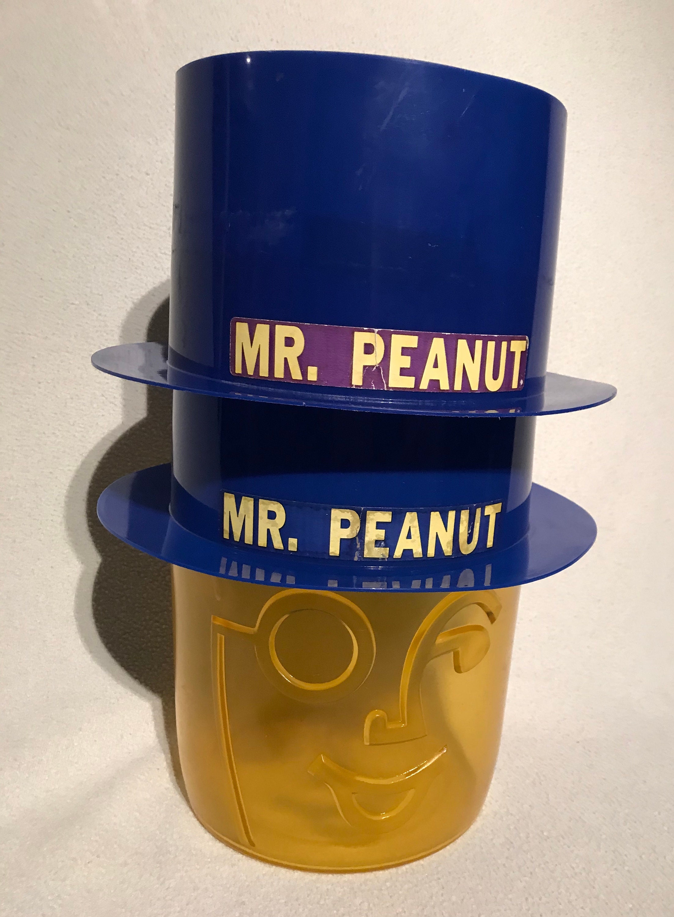 6-1/2 red plastic butter knife mr peanut planters peanuts