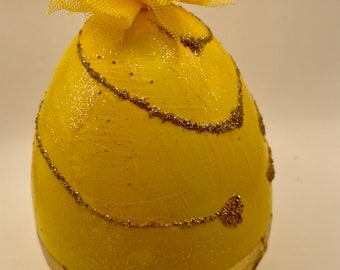 Large decorative 6” Easter eggs for your Easter table centerpiece.  This egg is bright and fancy.  Sure to be noticed!