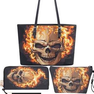 Cartera larga de terror, cartera larga con calavera en llamas, bolso bandolera gótico, bolso gótico con calavera y bandolera, bolso tote con calavera en llamas, bolso con calavera en llamas