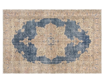 Exquisite Vintage Wool Rug 5'6" x 9'0" | 168 x 275 cm, Handwoven Turkish Bohemian Runner, Natural Dyes, 1960s Nomadic Design