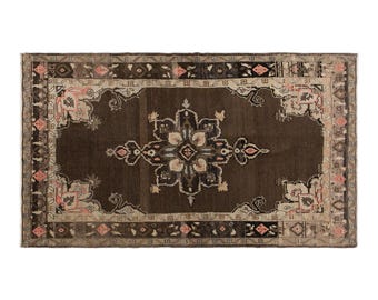 Vintage Turkish Rug – 4'9" x 7'6" – Handwoven Wool Area Rug – Antique Oushak – Boho Oriental Carpet – Traditional Decorative Rug