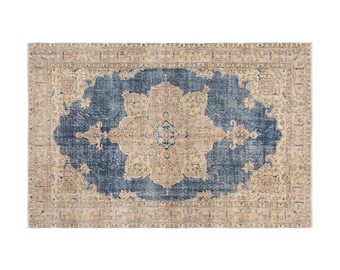Exquisite Vintage Wool Rug 5'6" x 9'0" | 168 x 275 cm, Handwoven Turkish Bohemian Runner, Natural Dyes, 1960s Nomadic Design
