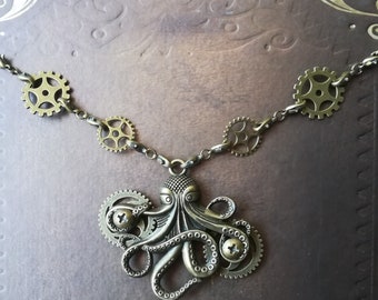 Collier steampunk "Steam'Kraken" en bronze. Thème Marin Poulpe Pirate. Pendentif fait main. Pièce unique. Cadeau original. Collier unisexe.