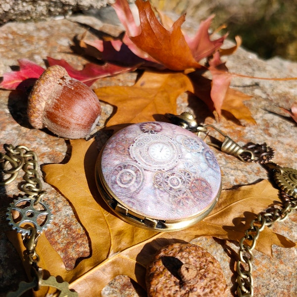 Montre à gousset bronze à quartz steampunk "Patience". Engrenages. Fermeture à clapet. Cosplay. Cadeau original et unique.