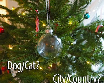 Custom made Christmas Ornament Glas, Favorite City, Country, your Pet, got engaged or a Baby is on itś way? I paint whatever you like.