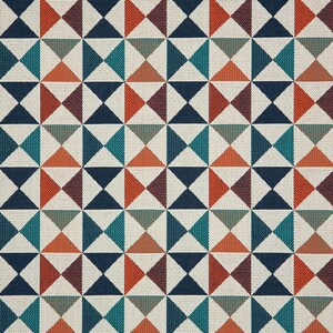 Puede incluir: Una tela con un patrón geométrico con fondo blanco y triángulos repetidos en tonos naranja, turquesa y azul marino.