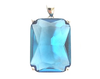 925 Sterling Silver Light Blue Quartz Pendant Hallmarked 22.1mm High 15mm Wide 4.5g