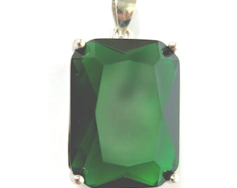 925 Sterling Silver Green Quartz Pendant Hallmarked 22.3mm High 14.9mm Wide 4.8g