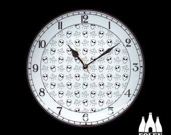 DDL: UFO - Flying Saucer - Space - Alien - Doodle - ( illustrated ) - Fine Bone China - Clock