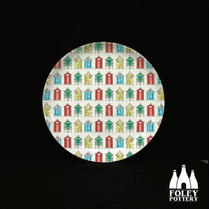 SS: Beach Hut - Seaside - Must peas - Lecca lecca - Zucchero filato - Ispirato - illustrato - Fine Bone China - Piatto