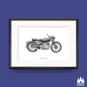 Könnte beinhalten: Eine Schwarzweißillustration eines klassischen Vincent 1000cc Comet Motorrads. Das Motorrad ist realistisch gezeichnet mit Details wie Motor, Rädern und Sitz.
