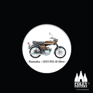CMC : Yamaha - 1973 FS1-E 50cc Fizzy 50 - Cyclomoteur sport classique - Inspiré - Illustrations illustrées - Hommage - Dessous de verre en céramique