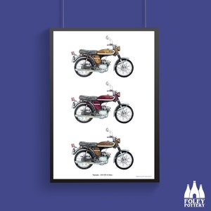 Könnte beinhalten: Eine Illustration eines Vintage-Motorrads Yamaha in drei Farbvarianten: Gold, Rotbraun und Braun. Das Motorrad ist ein klassisches Design mit einem runden Scheinwerfer und einem Einzelsitz.