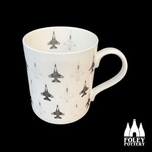 APC: General Dynamics F-16 Fighting Falcon - Aeroplane - Inspired - Illustrated tribute - Fine bone china Mug