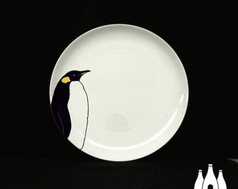 B: Foley Feathered Friends - Penguin - Solo - Illustrated - Fine bone china - Coupe plate