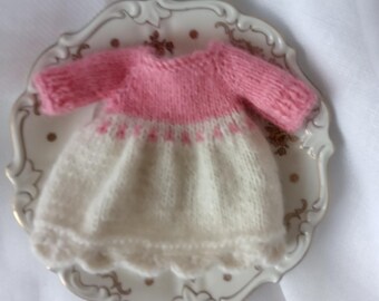 Vestido de punto para muñeca Blythe hecho a mano: suave y esponjoso estilo mohair (rosa o verde)
