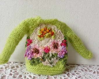 Lime Green sweater for Blythe doll Wool sweater with embroidered flowers Cozy pullover for doll
